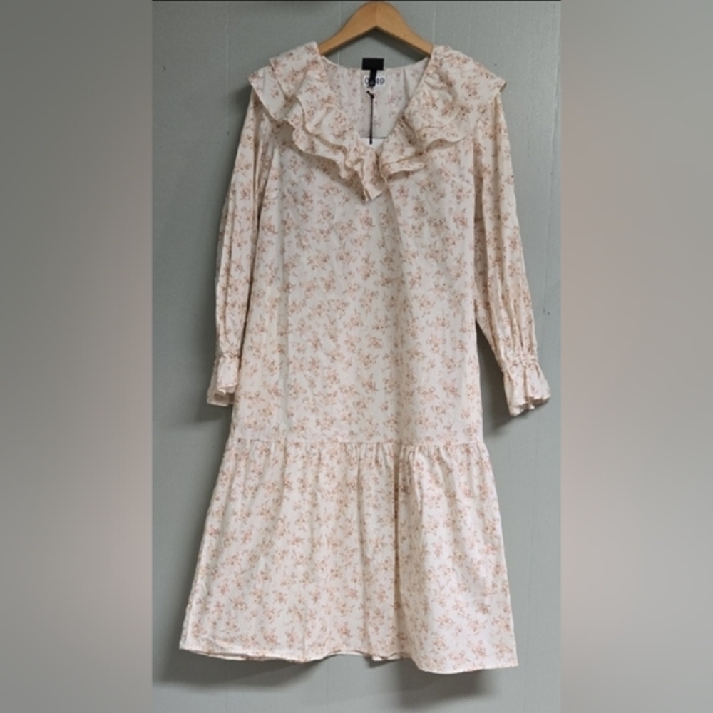 Who What Wear Cream Floral Ruffled Tiered Dress.  Size M.